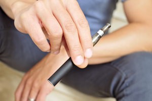 e cigarette and gum health